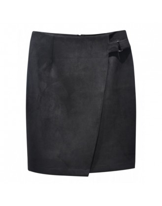 Black skirt with buckle at the waist